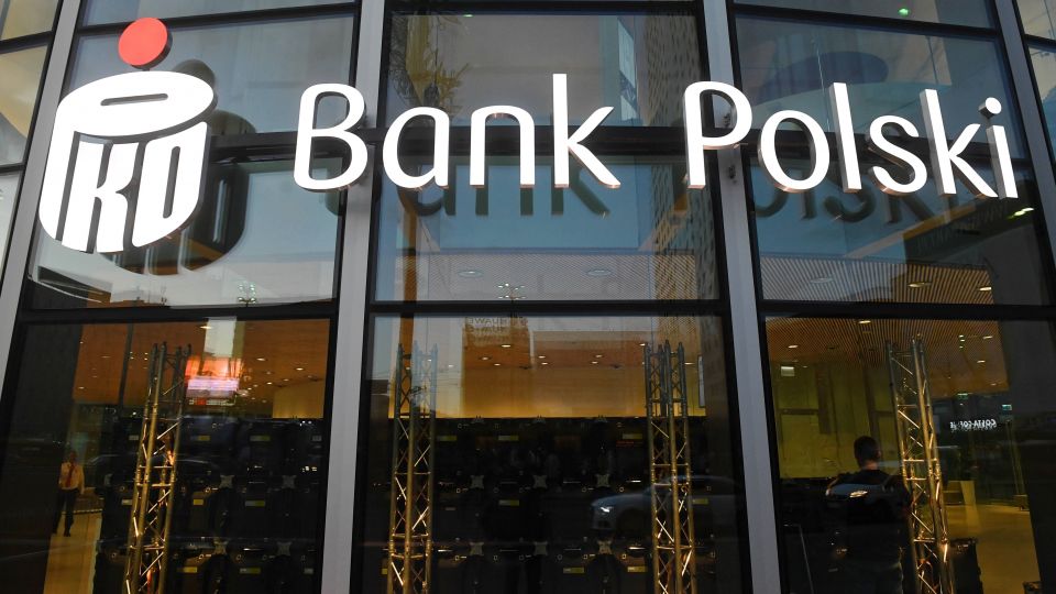 Biggest Polish bank generates record profit TVP World
