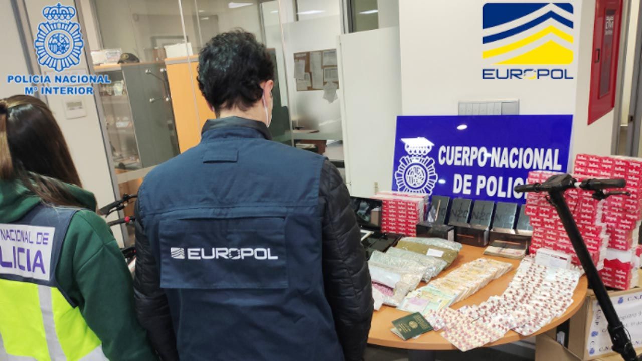 Skonfiskowano m.in. narkotyki (fot. Policía Nacional y EUROPOL)