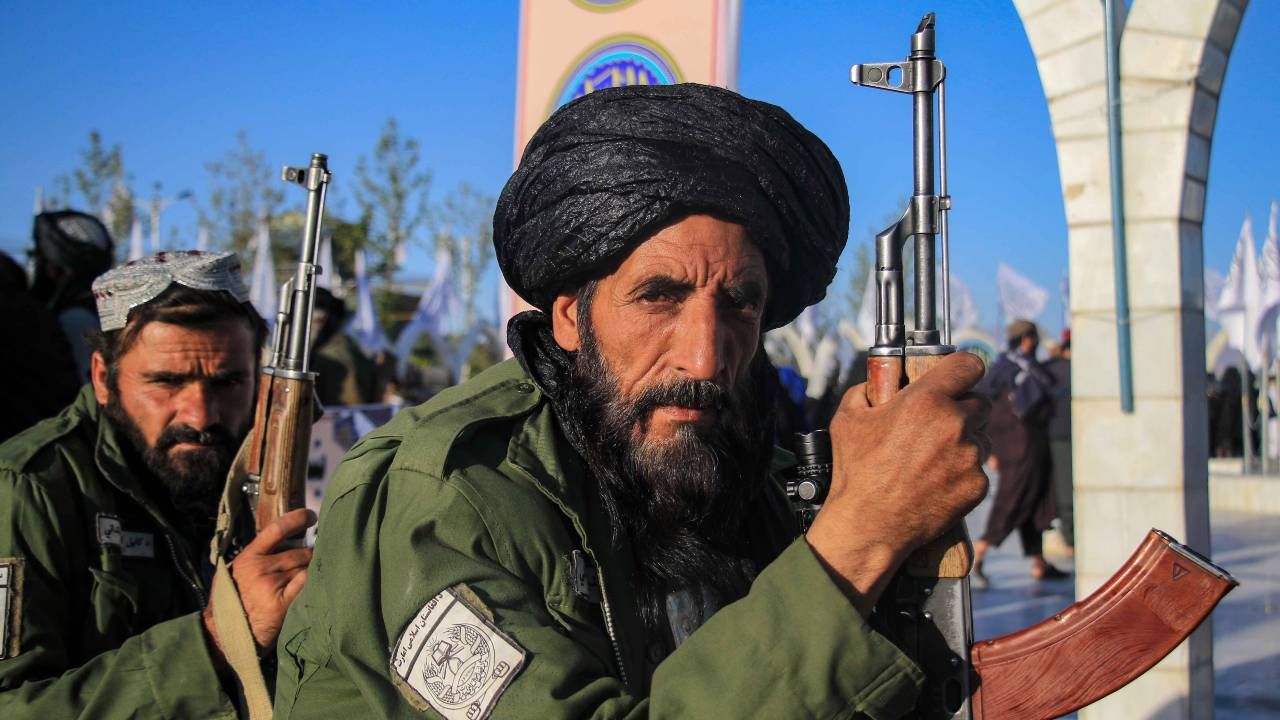 Talibowie wprowadzają swoje porządki w Afganistanie (fot. PAP/EPA/STRINGER)