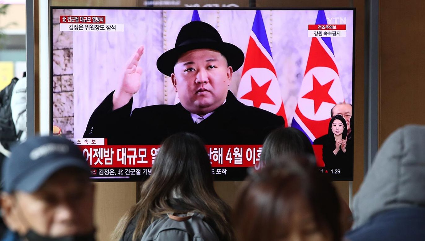 Przywódca Korei Płn. Kim Dzong Un zatwierdził ostatnie przygotowania do wystrzelenia satelity (fot. Chung Sung-Jun/Getty Images)