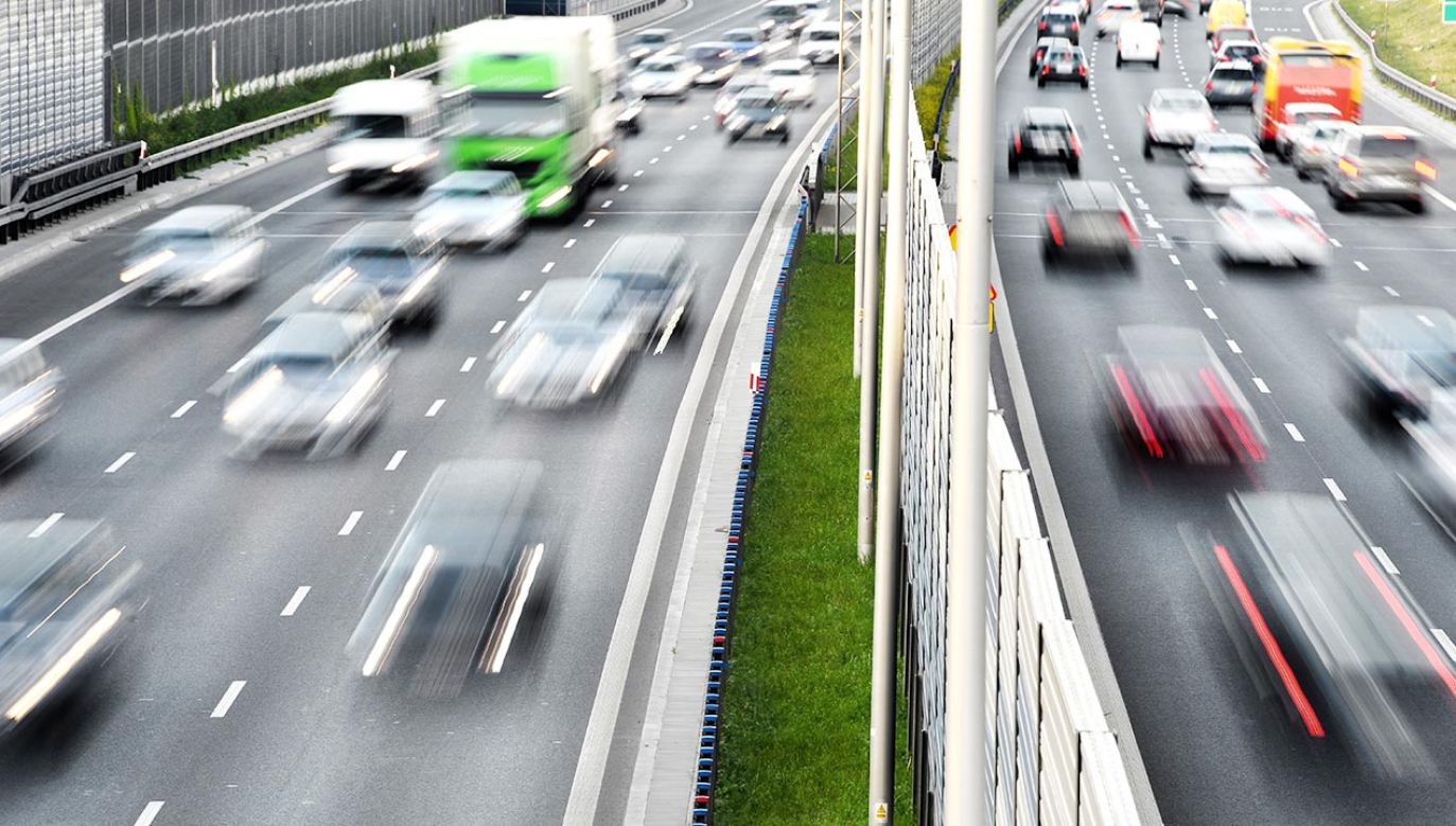 Czy w 2035 roku wejdzie zakaz sprzedaży aut z silnikiem spalinowym? (fot. Shutterstock)
