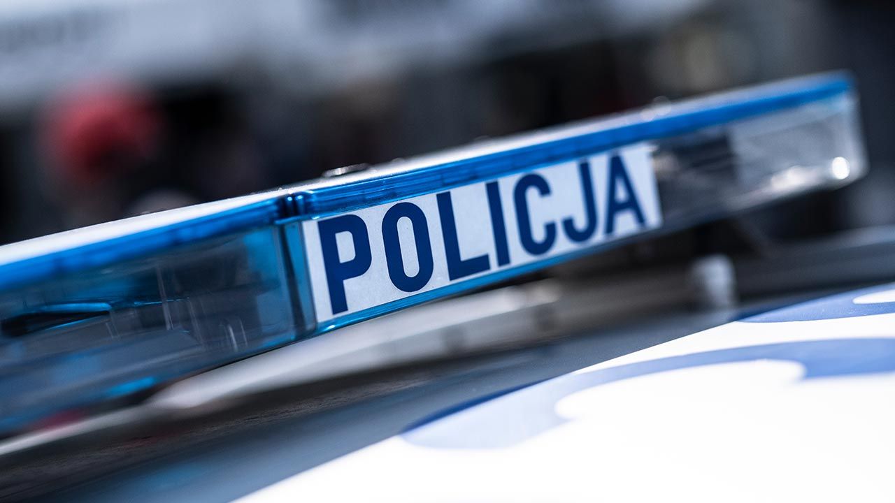 Policjanci po przybyciu na miejscu stwierdzili zgon 17-latka (fot. SHutterstock/mikeforemniakowski)