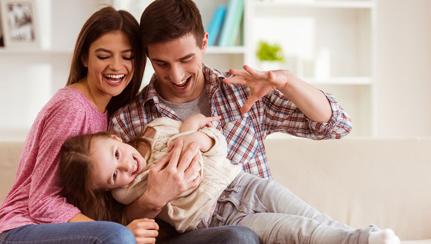 Wypłacone świadczenia rodzinne osiągneły sumę przekraczającą 2 mld zł (fot. Shutterstock/VGstockstudio)