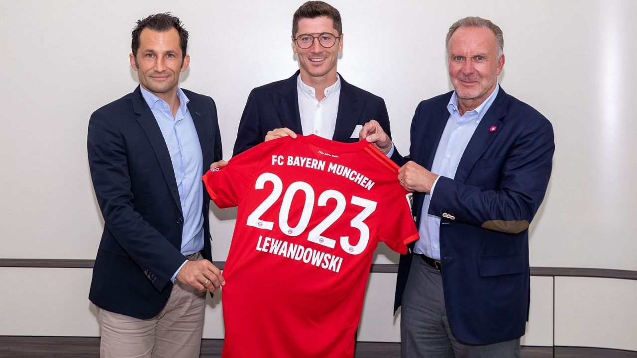 Robert Lewandowski Bayern Monachium kontrakt Karl-Heinz ...