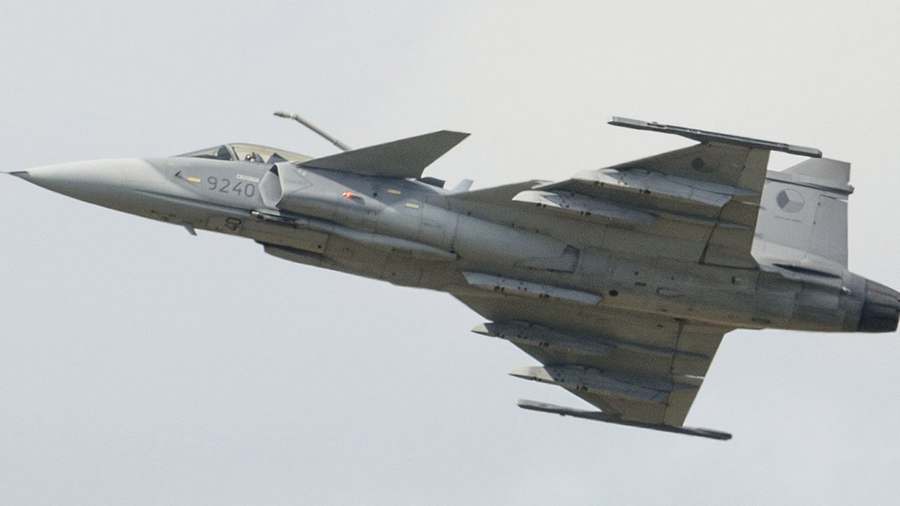 Myśliwce Gripen są produkowane przez szwedzki koncern SAAB (fot. Mark Cuthbert/UK Press via Getty Images)