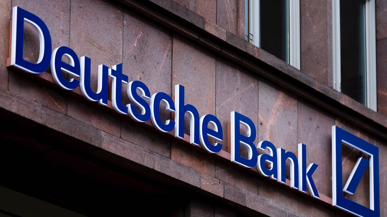 Deutsche Bank nie wycofuje się z Rosji (fot. Florian Gaertner/Photothek via Getty Images)