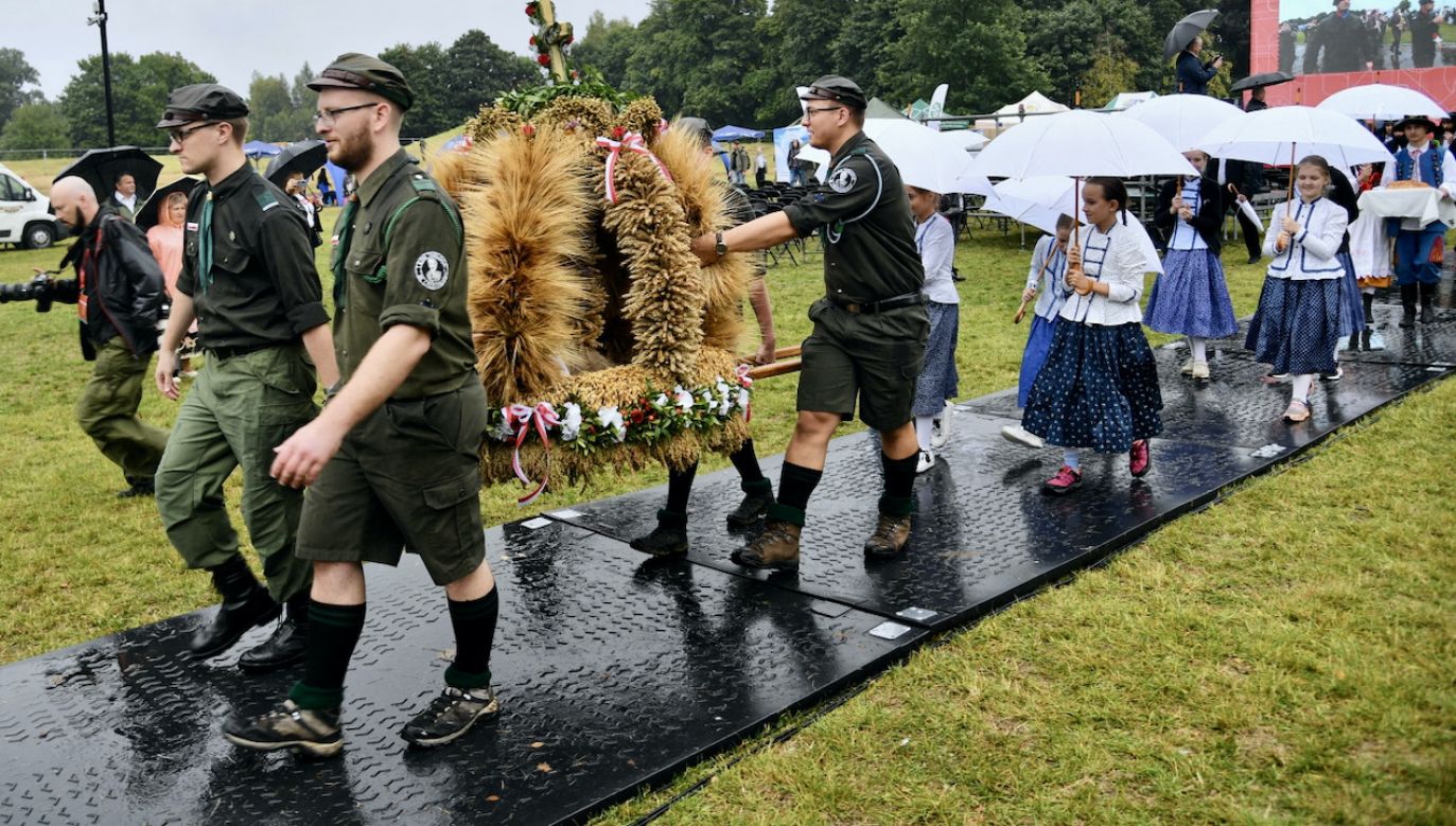 Uroczystość jest podziękowaniem za zakończenie żniw i prac polowych (fot. PAP/Marcin Bielecki)