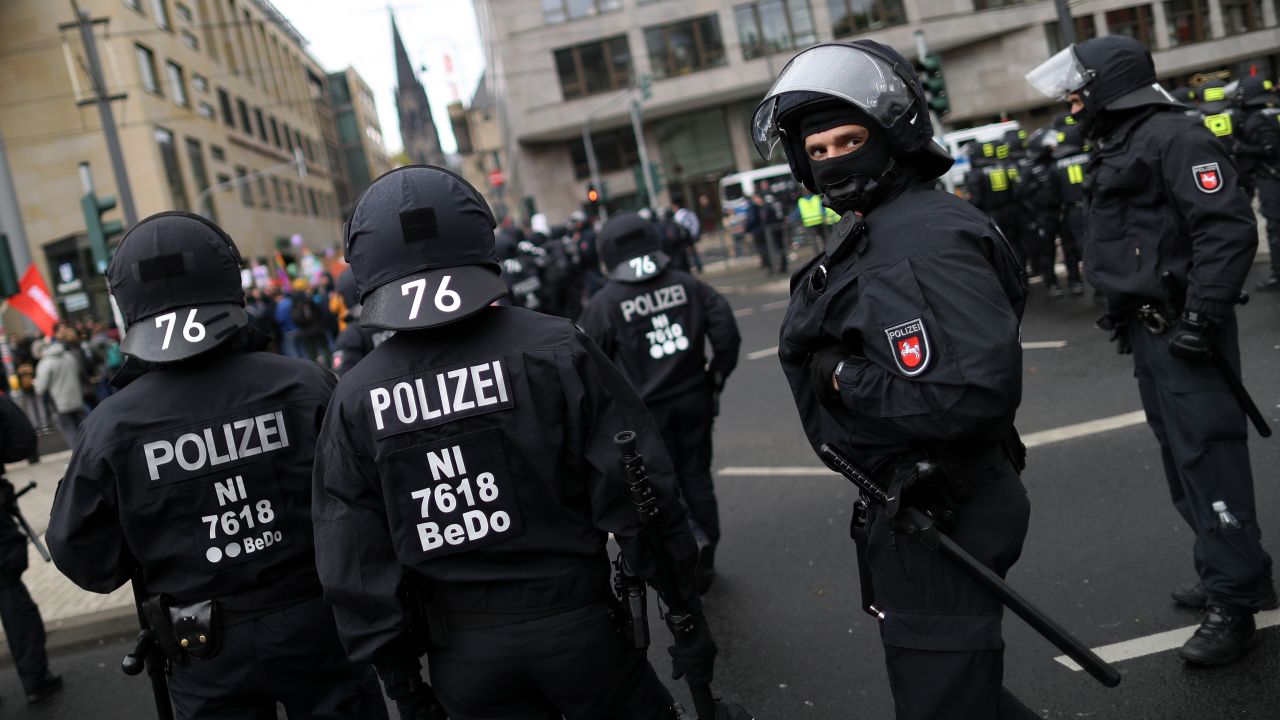 Z niemieckich policyjnych statystyk wynika, że rośnie przestępczość wśród uchodźców (fot. Maja Hitij/Getty Images)