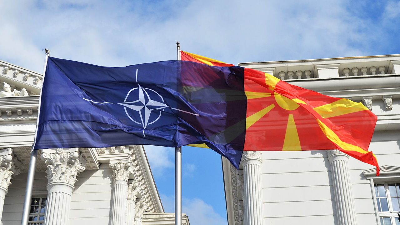 Warunkiem przystąpienia Macedonii Płn. do NATO była ratyfikacja rozszerzenia Sojuszu przez parlamenty krajów członkowskich (fot. Husamedin Gina/Anadolu Agency/Getty Images)