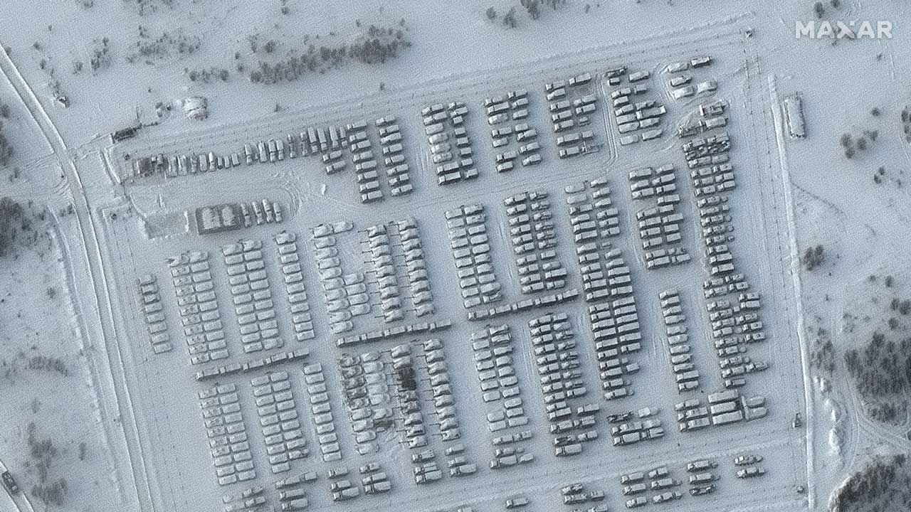 Zdjęcia satelitarne zgrupowań rosyjskiej armii (fot. PAP/EPA/SATELLITE IMAGE 2021 MAXAR TECHNOLOGIES)