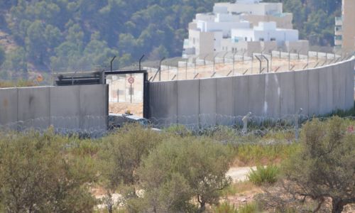 Mur na granicy Izraela i Autonomii Palestyńskiej w oklicach wioski Bilin. Fot. Edward Crowford / Zuma Press / Forum
