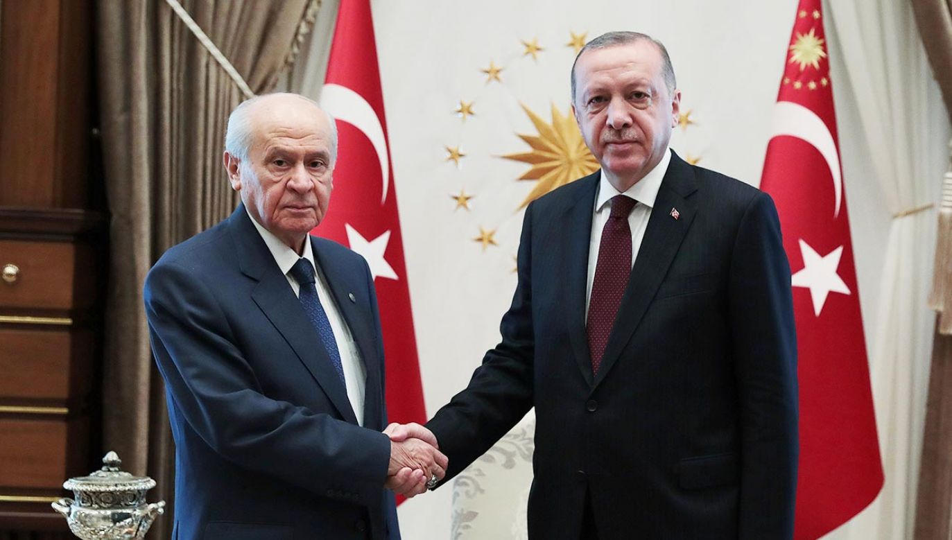 Od lewej: Devlet Bahceli i premier Turcji Recep Tayyip Erdogan (fot.  Turkish Presidency / Murat Cetinmuhurdar / Handout/Anadolu Agency/Getty Images)