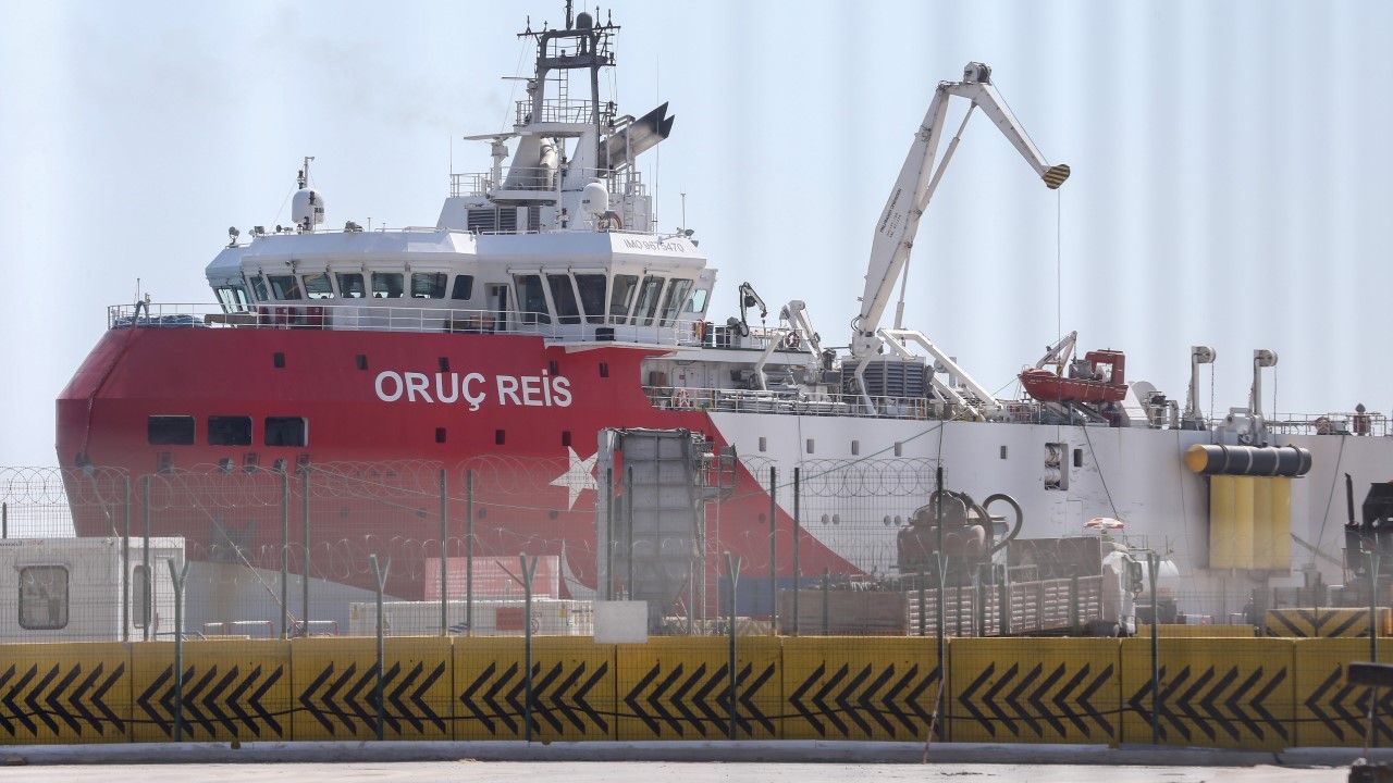 statek Oruc Reis przeprowadzi badania sejsmiczne we wschodniej części Morza Śródziemnego na wodach w pobliżu greckich wysp (fot. Orhan Cicek/Anadolu Agency via Getty Images)