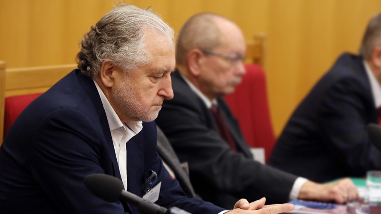 Prof. Rzepliński potwierdził, że nie będzie orzekał w sprawie czerwcowej ustawy o TK (fot. PAP/Tomasz Gzell )