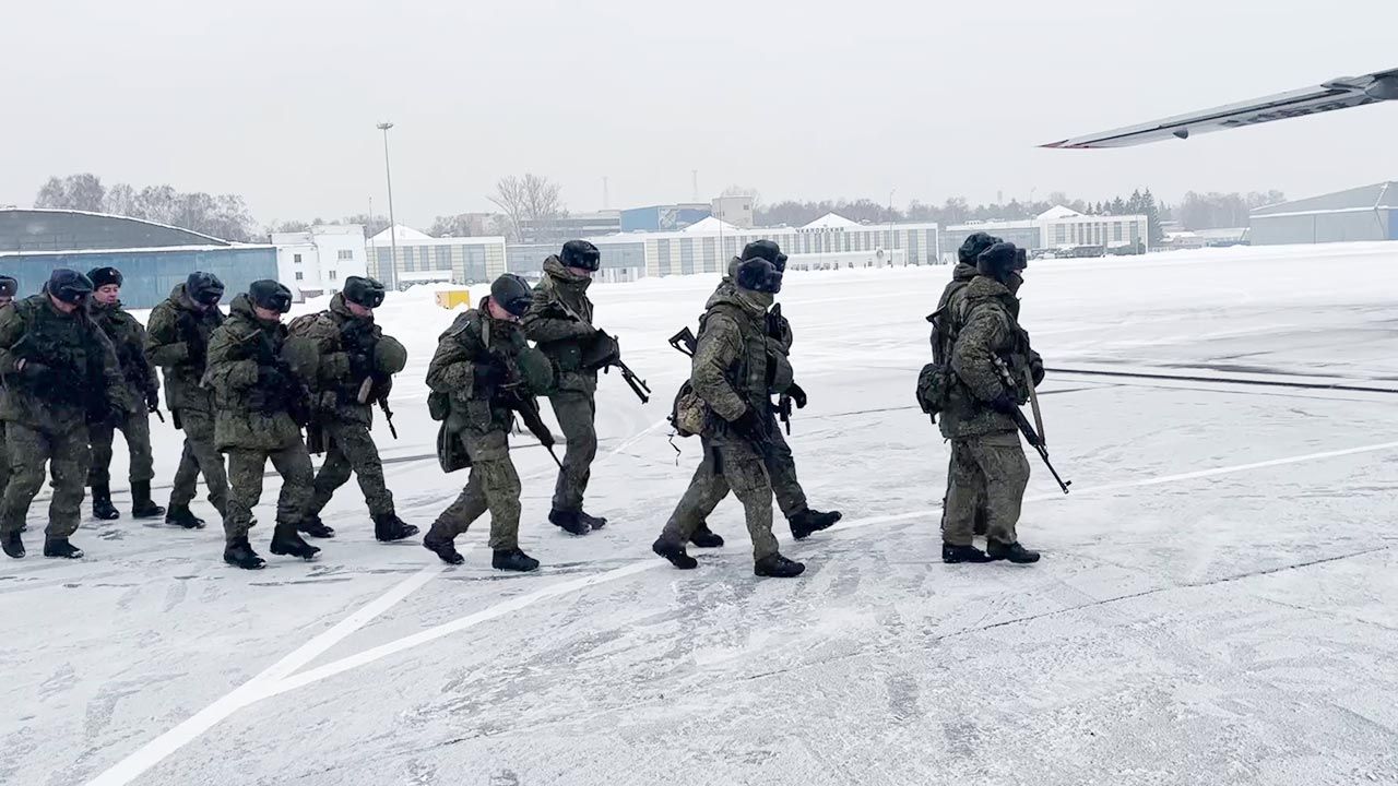 Polițiștii de frontieră ucraineni: Rusia vrea să-și transfere 2000 de soldați din Belarus în Donbass