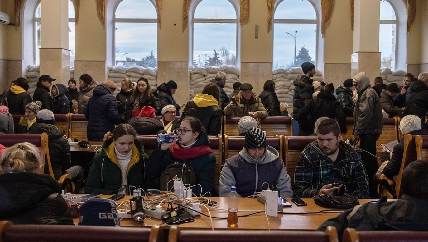 Grupa holenderskich przedsiębiorców chce pomoc mieszkańcom Kijowa przetrwać zimę (fot. PAP/EPA/ROMAN PILIPEY)