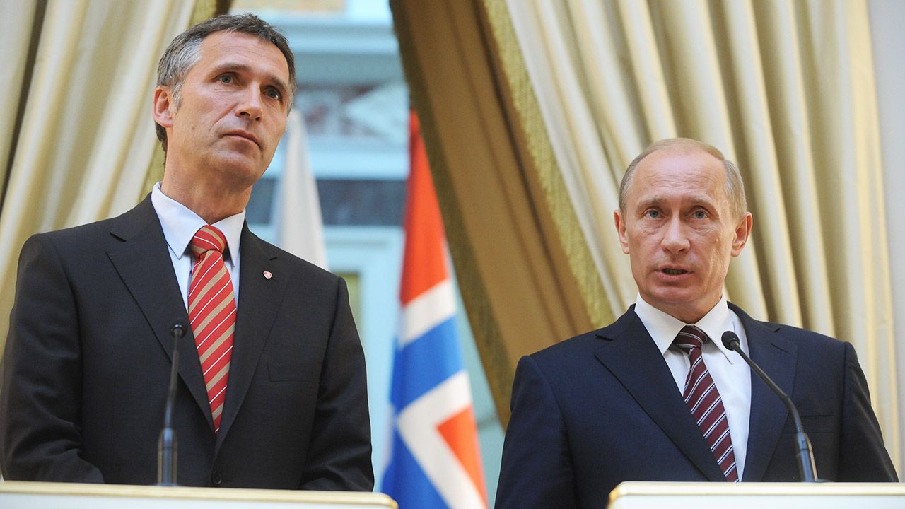 Jens Stoltenberg i Władimir Putin (fot. Sysoyev Grigory/TASS/Forum)