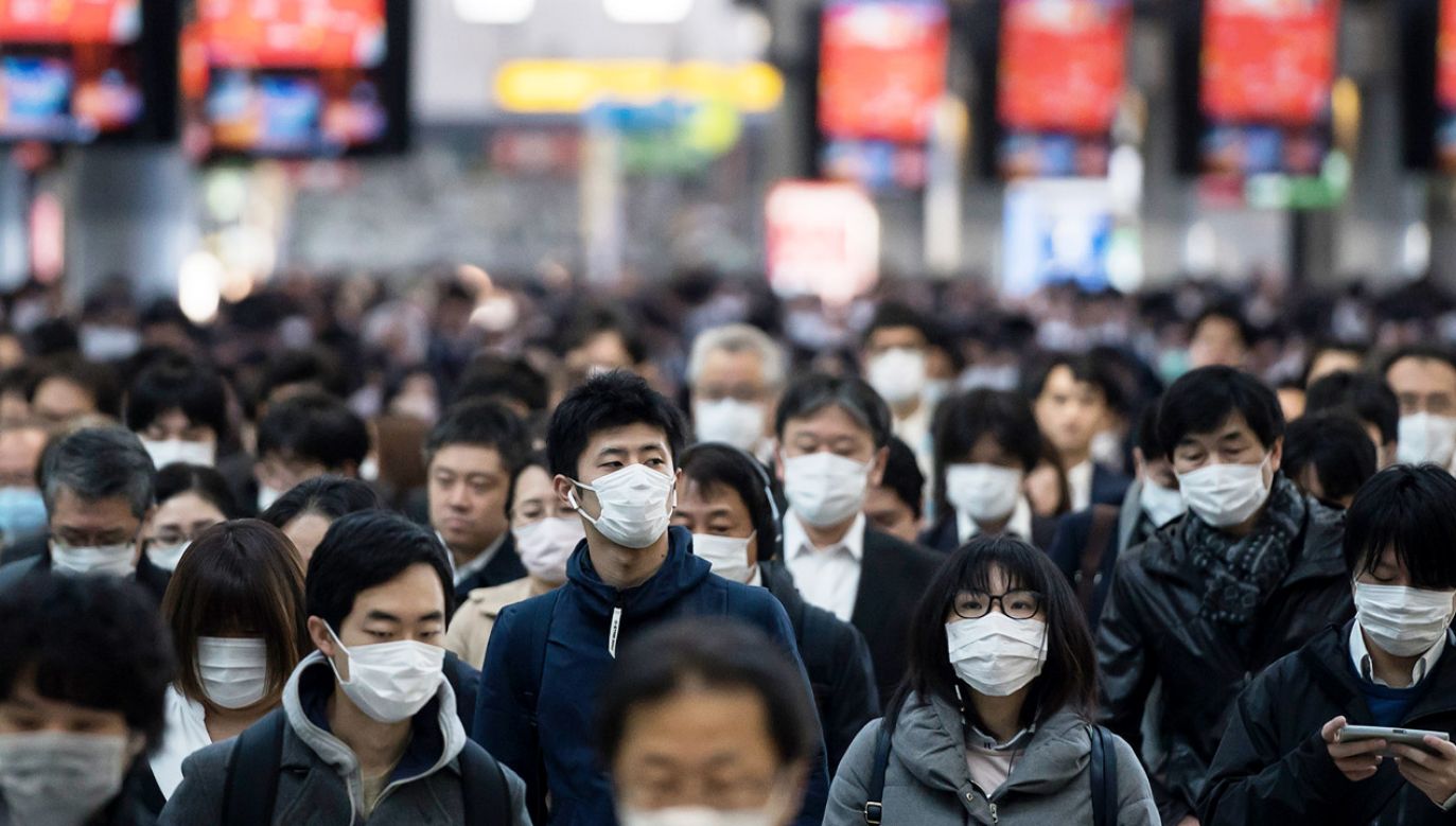 Zdaniem eksperta wiele osób będzie nadal nosić maski (fot. Tomohiro Ohsumi/Getty Images)