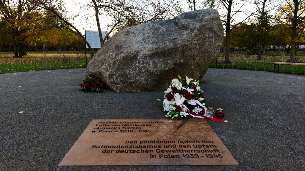 Der temporäre Gedenkstein wurde im Juni in Berlin enthüllt. (Wiki Commons/Leonhard Lenz)