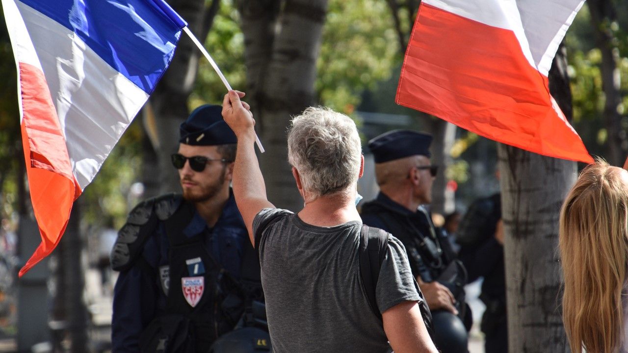 Protestowano m.in. w Rennes, Nantes, Bordeaux, Marsylii, Lyonie czy Nicei (fot. Gerard Bottino/SOPA Images/LightRocket via Getty Images)