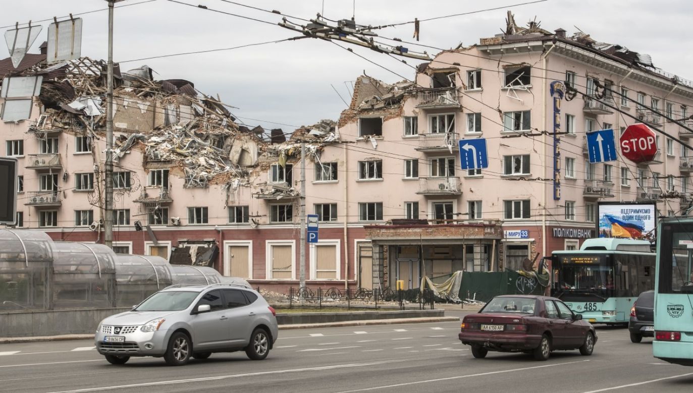 Zniszczony w ataku rakietowym hotel w Czernihowie (fot. Maxym Marusenko/NurPhoto via Getty Images)