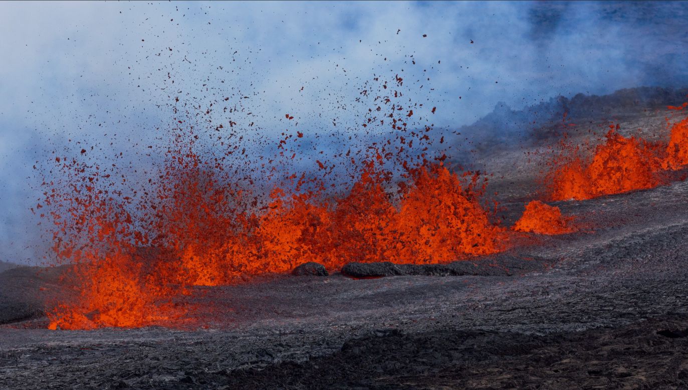 Lava flows from Mokuaweoweo Crater down Mauna Loa's northeast rift, at the Island of Hawaii, Hawaii, USA, 28 November 2022. Photo: EPA/BRUCE OMORI