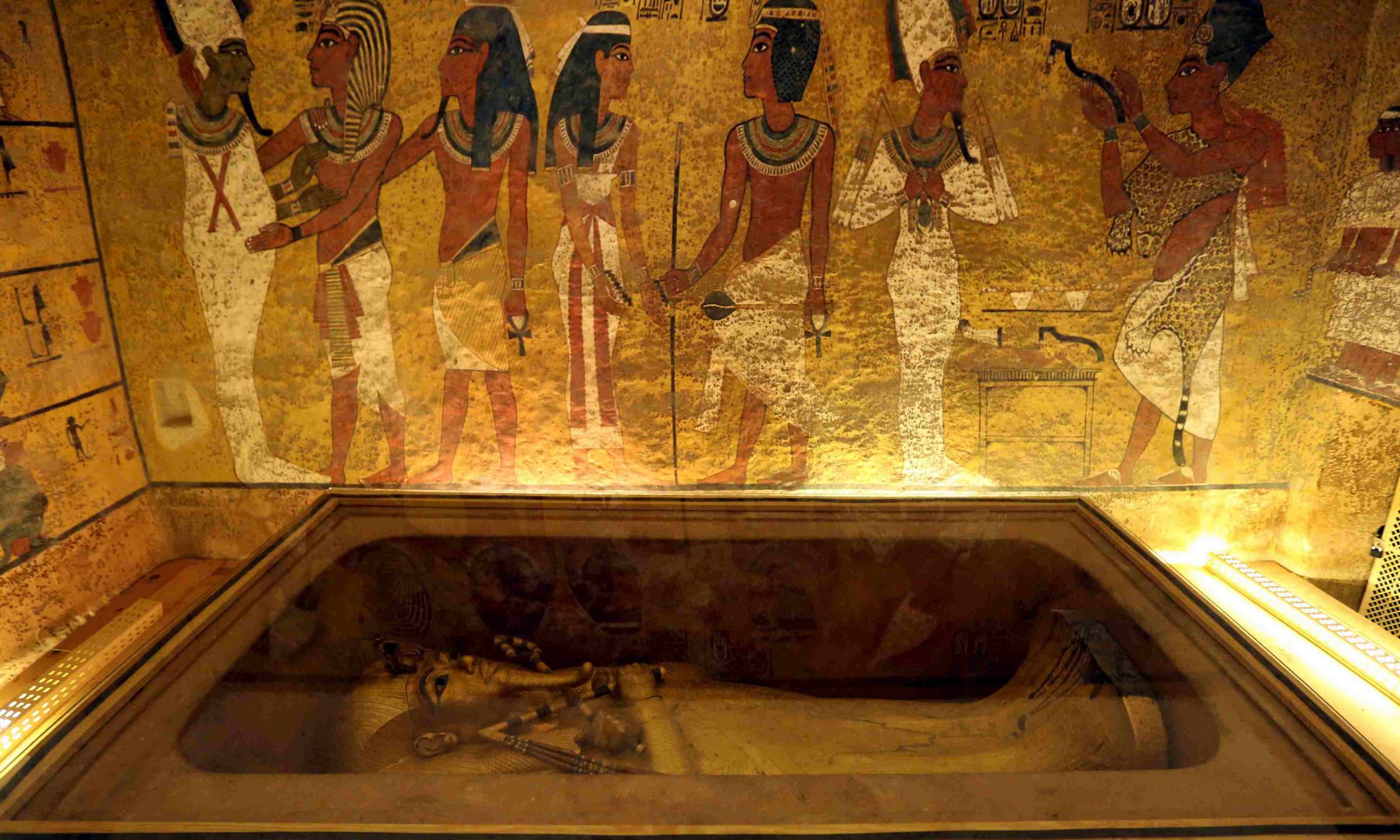 Реконструированная гробничная камера с саркофагом Тутанхамона, расположенная в Долине Царей близ Луксора. Фото: Universal History Archive/Universal Images Group via Getty Images