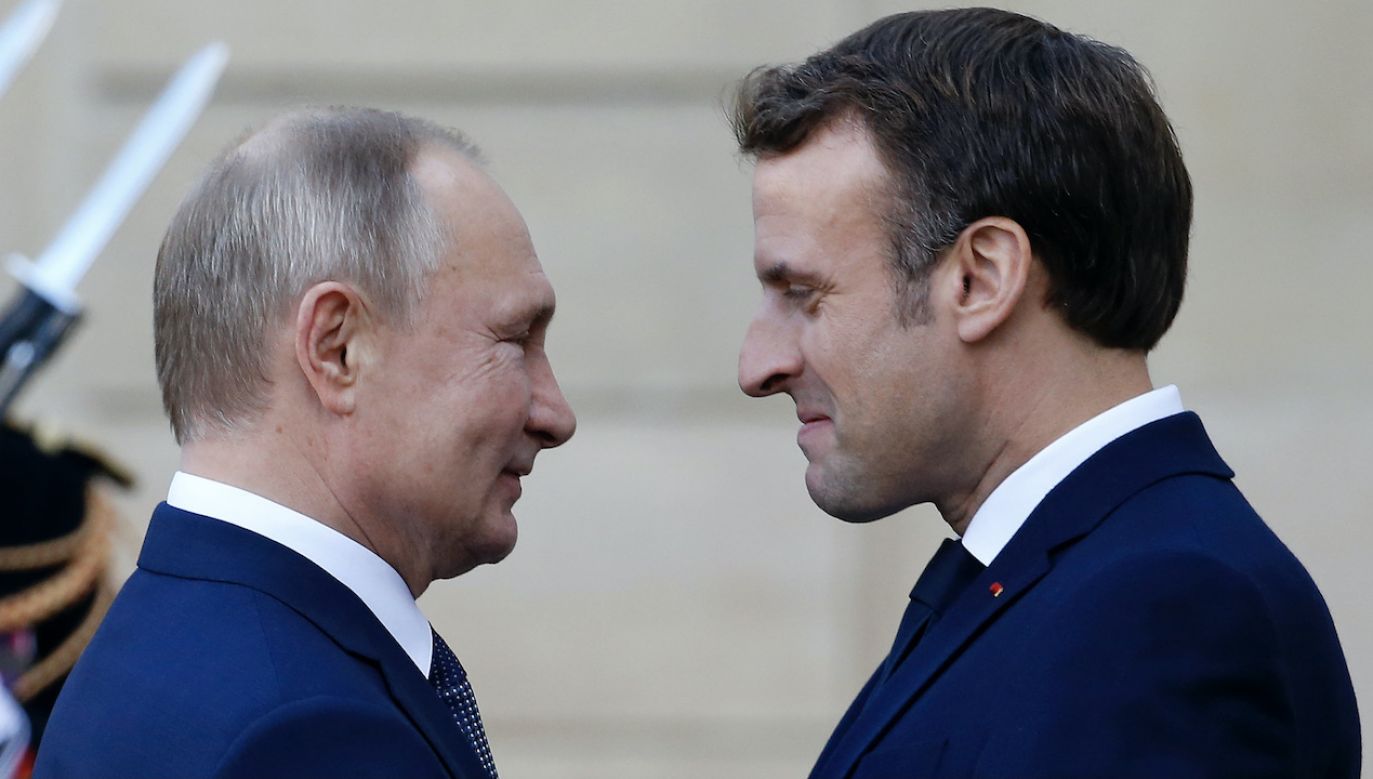 Francuska telewizja opublikowała obszerne rozmowy pomiędzy Władimirem Putinem i Emmanuelem Macronem (fot. Chesnot/Getty Images)