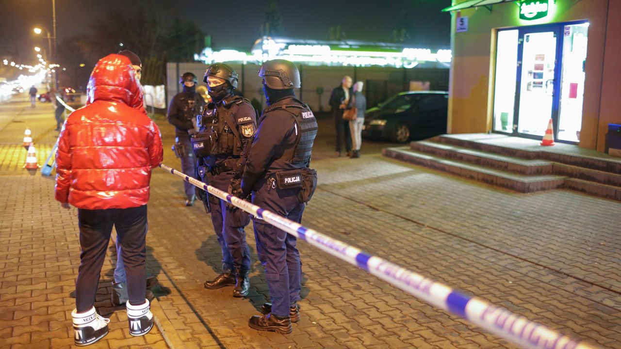 Do ataku nożownika doszło w sklepie przy ul. Płockiej w Sochaczewie (fot. PAP/Albert Zawada)