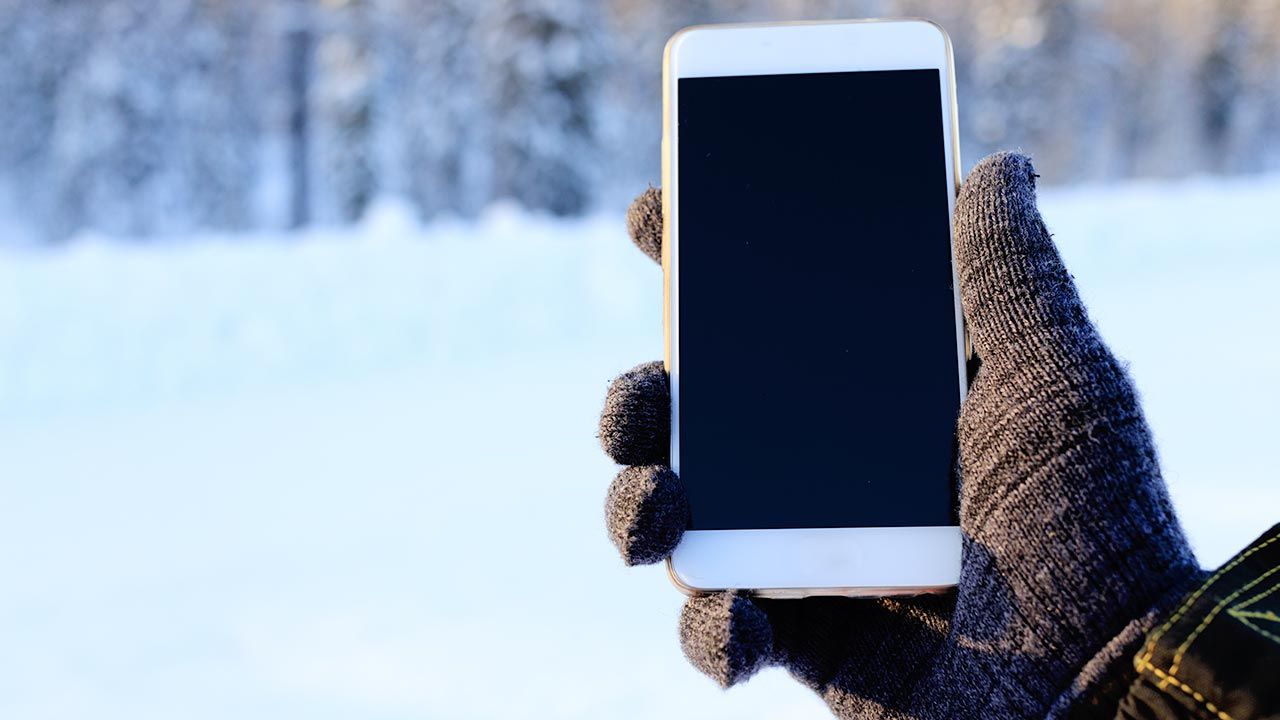 Zimą mogą przestać działać telefony komórkowe (fot. Shutterstock)