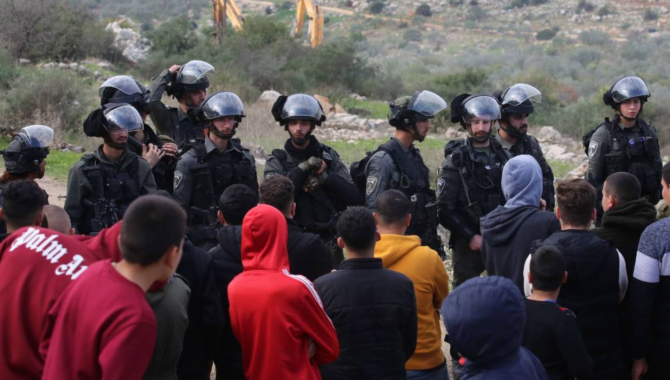 Obrońcy praw człowieka zarzucają izraelskim władzom, że te często skazują niewinnych Palestyńczyków (fot.  Nedal Eshtayah/Anadolu Agency via Getty Images)