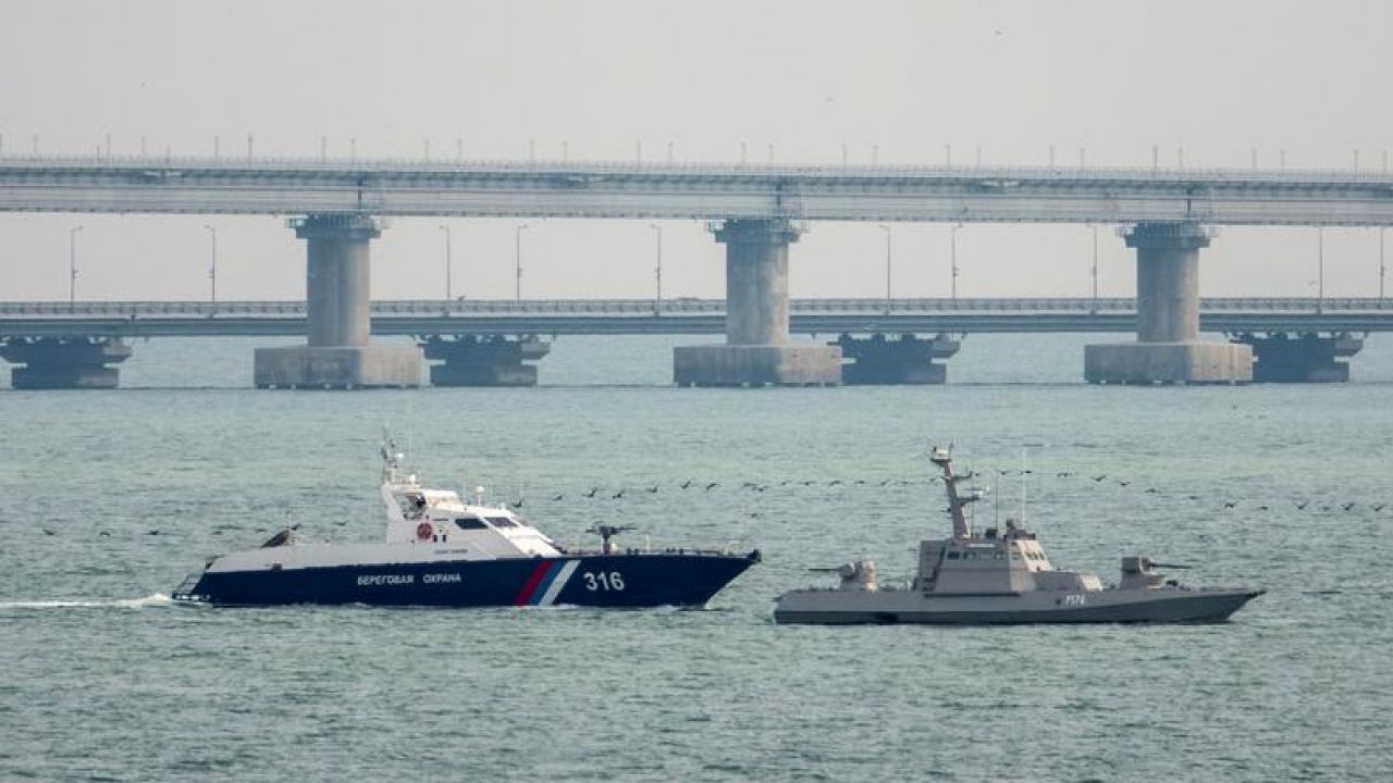 Okręty opuściły już na holu port w Kerczu na wschodnim skraju Krymu (fot. REUTERS/Alla Dmitrieva)