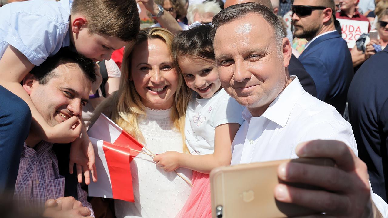 „Wybory prezydenckie będą starciem dwóch wizji przyszłości Polski”  (fot. PAP/Paweł Supernak)