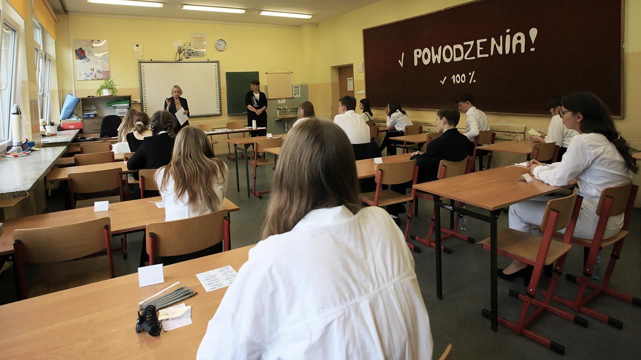 Wynik egzaminu ma wpływ na przyjęcie ucznia do wybranej przez niego szkoły ponadpodstawowej (fot. PAP/Lech Muszyński)