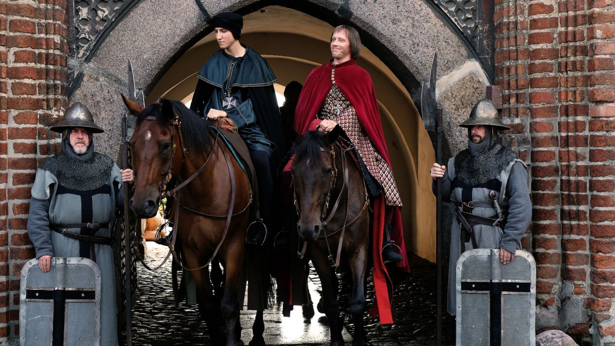 Wysłannik króla opuszcza Malbork. Jakie wieści przywiezie na Wawel? (fot. TVP)