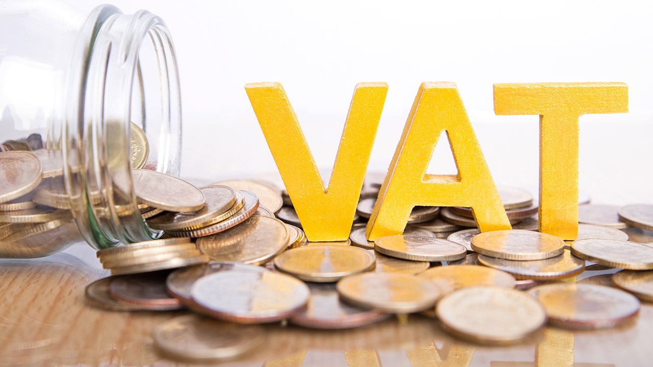 Sarnowski: w 2-3 lata chcemy obniżyć lukę VAT do poziomu ok. 5 proc. (fot. Shutterstock/Pcess609)