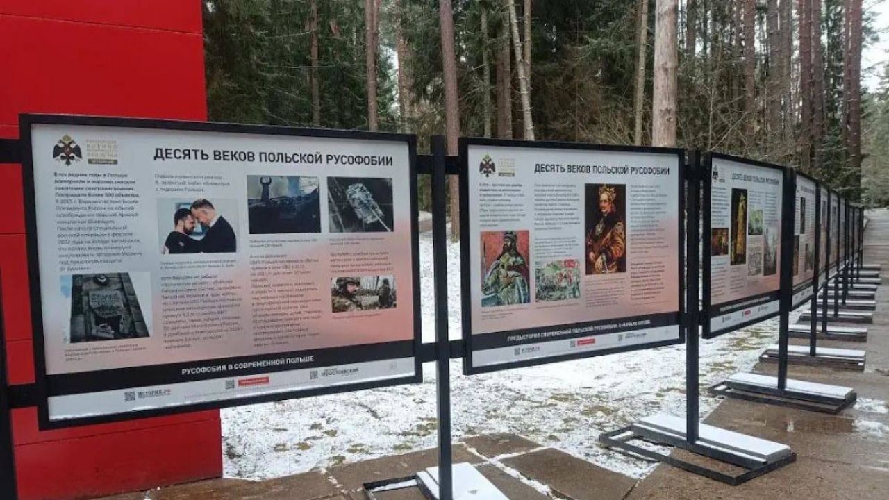 Wystawa o „polskiej rusofobii”. Otwarta w Katyniu tuż przed 10 kwietnia