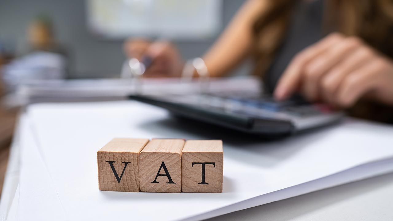 Według danych KE, Polska odnotowuje trwały spadek luki VAT (fot. Shutterstock/Andrey_Popov)