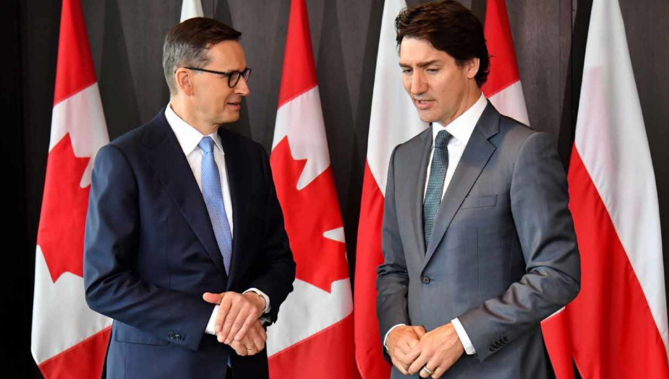 Premier Mateusz Morawiecki (L) podczas spotkania z premierem Kanady Justinem Trudeau (P) w Ottawie (fot. PAP/Andrzej Lange)