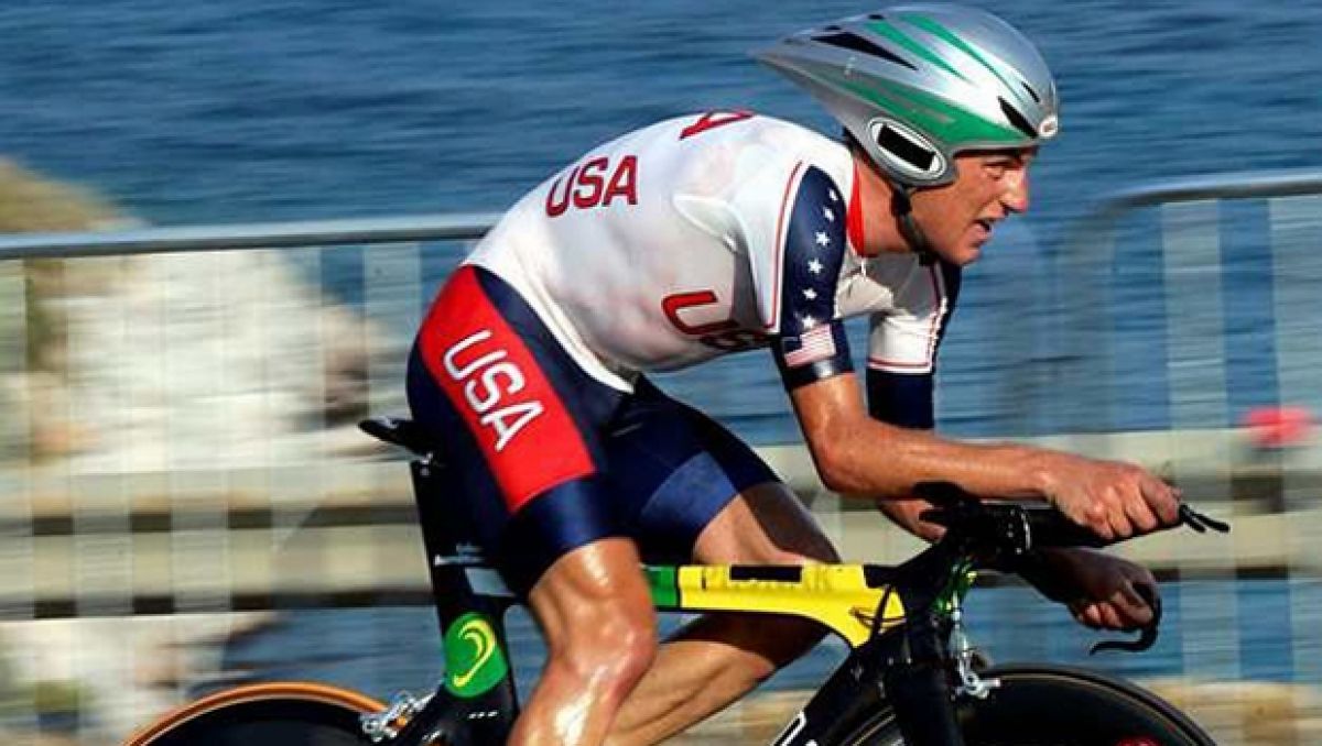 Tyler Hamilton oddał złoty medal zdobyty w Atenach (fot. PAP/EPA) Tyler Hamilton oddał złoty medal zdobyty w Atenach (fot. PAP/EPA)