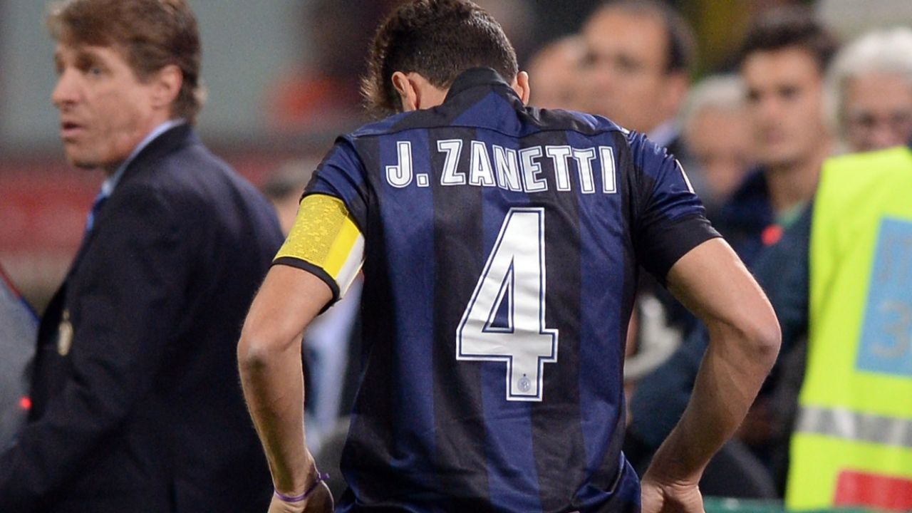 Футболист под номером 4. Javier Zanetti 4 number. Серхио Занетти. Хавьер Занетти форма. Занетти футболист номер.