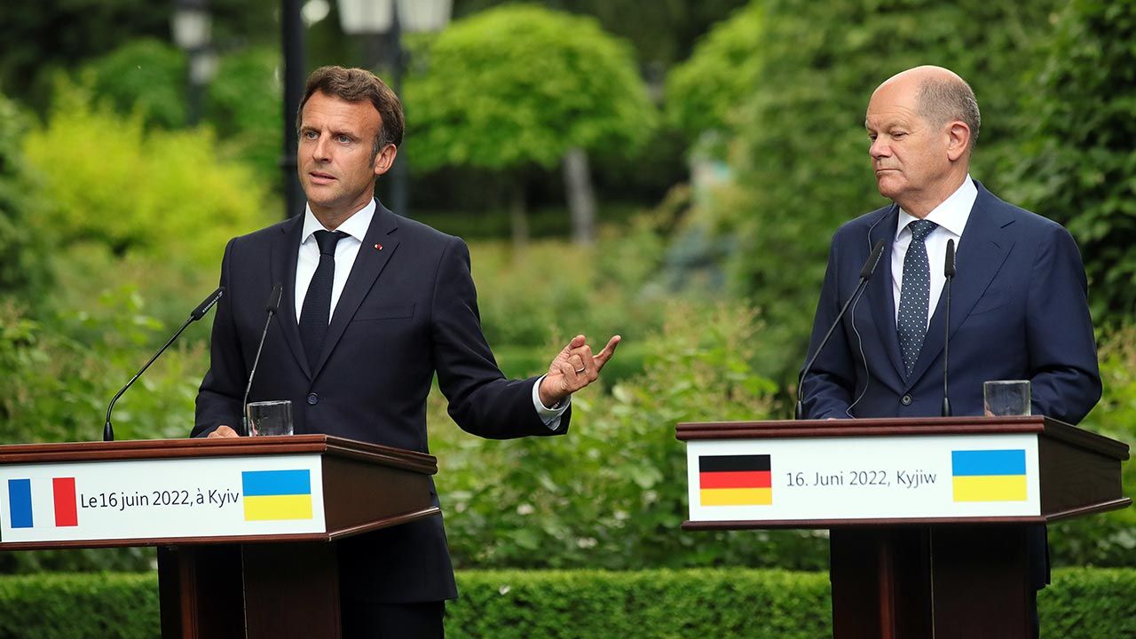 Emmanuel Macron i Olaf Scholz (fot. Pavlo Bagmut/Ukrinform/Future Publishing via Getty Images)