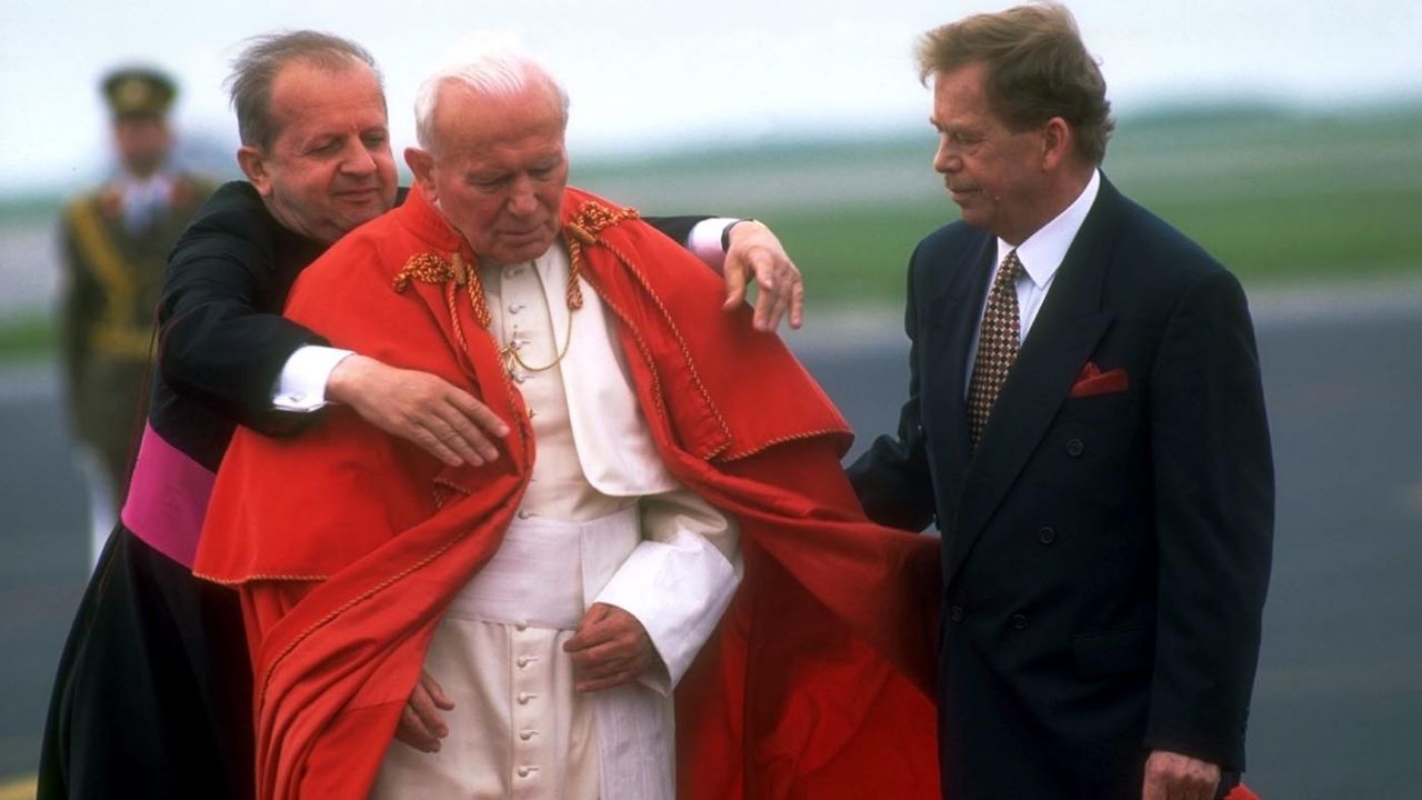 20 maja 1995; pielgrzymka Jana Pawła II do Czech (fot. Franco Origlia/Getty Images)