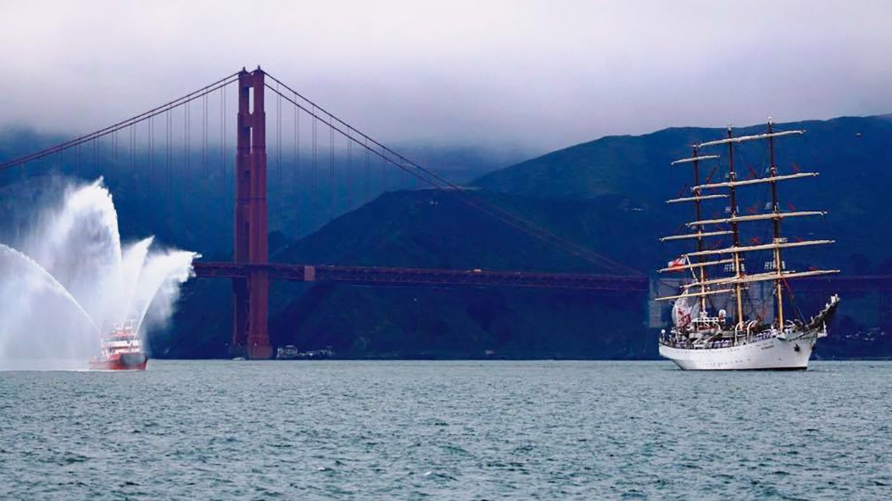 Dar Młodzieży przepłynął pod Golden Gate Brigde (fot. FB/Bill Ulrich‎)