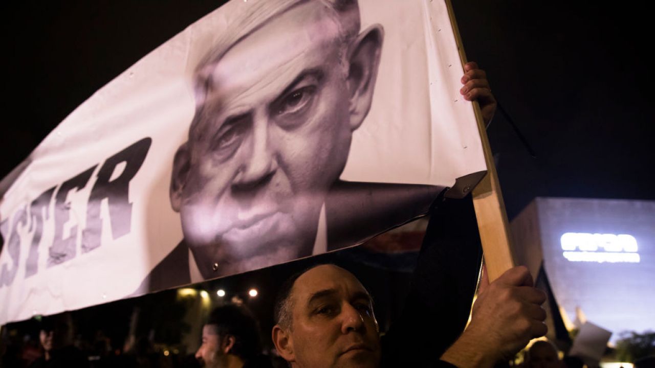 Demonstracje przeciw rządowi Netanjahu zgromadziły tysiące Izraelczyków (Fot. Amir Levy/Getty Images)