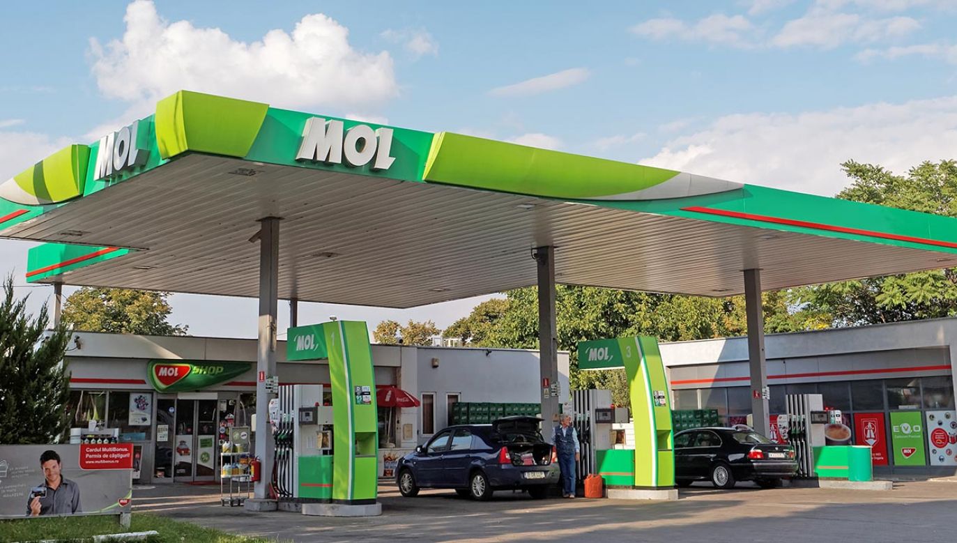 Obywatele innych państw kupią benzynę po cenie rynkowej (fot. Shutterstock)