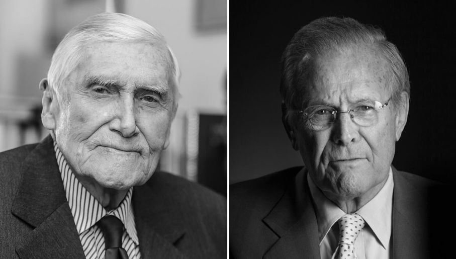 Witold Kieżun i Donald Rumsfeld (fot. PAP/Leszek Szymański; David Hume Kennerly/Getty Images)