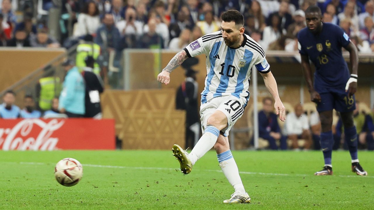 Messi dał prowadzenie Argentynie w finale z Francją (fot. PAP/EPA)
