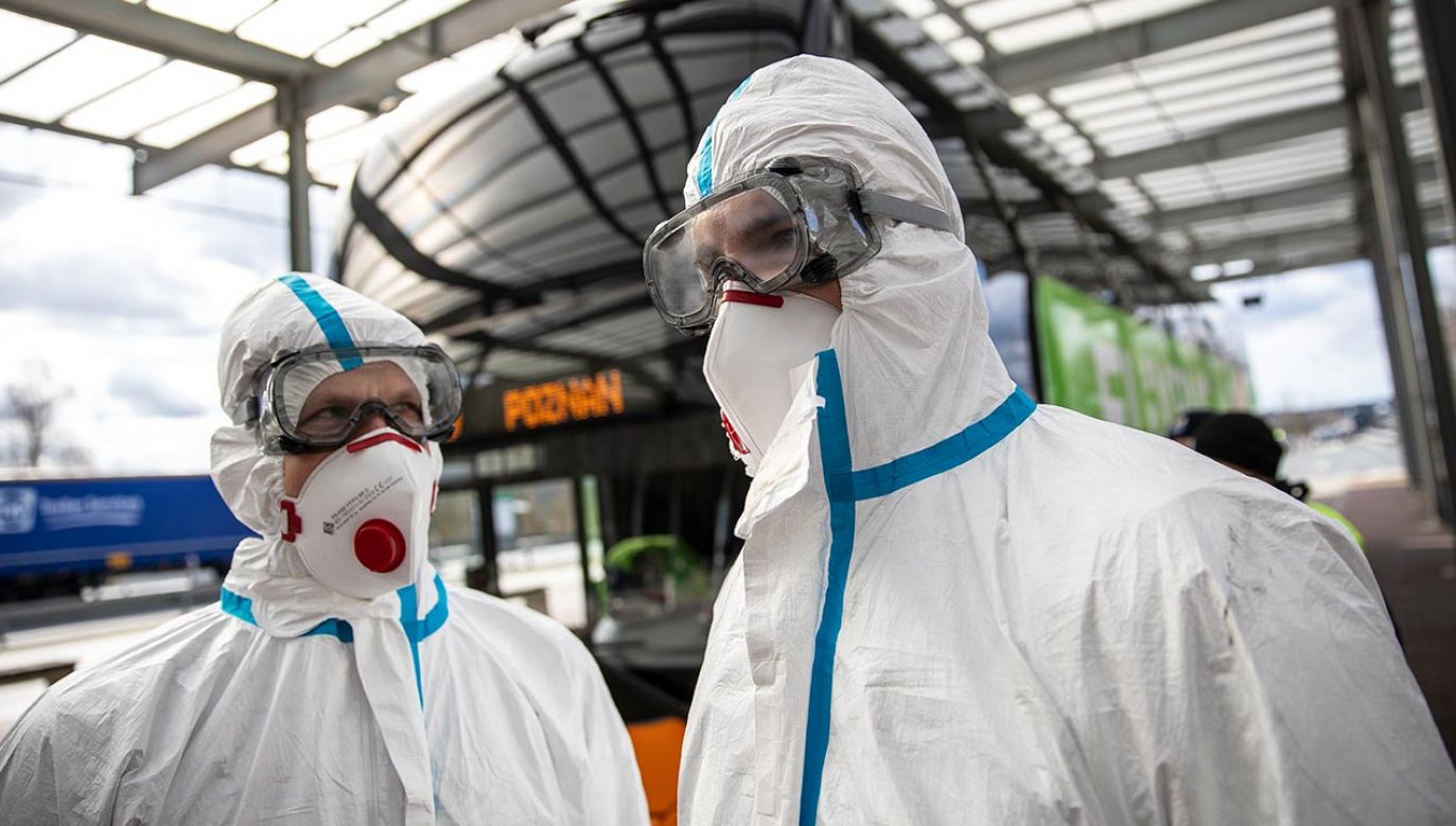 Co oznacza wprowadzenie stanu zagrożenia epidemicznego? (fot.  Maja Hitij/Getty Images)