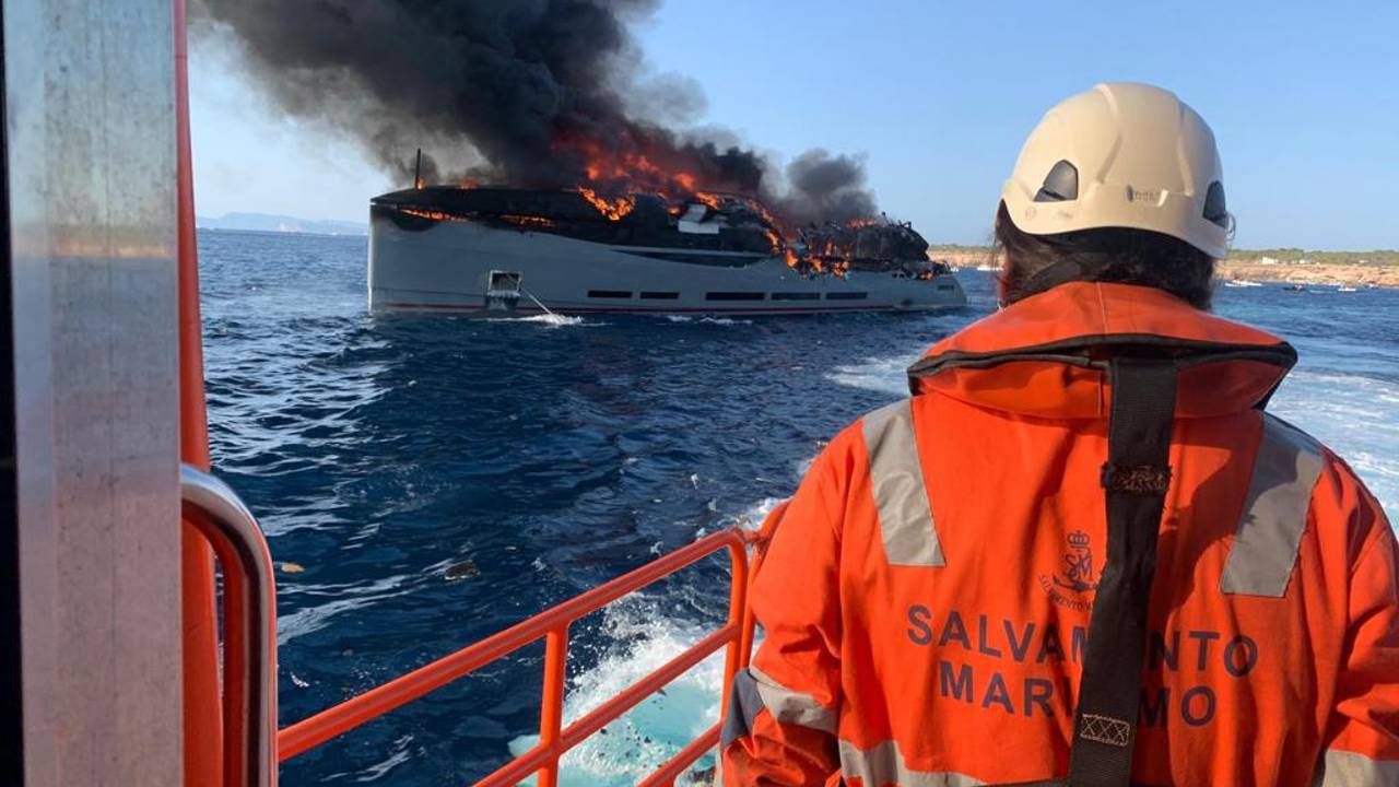 Jacht Aria SF nie nadaje się już do remontu (fot. TT/Salvamento Maritimo)